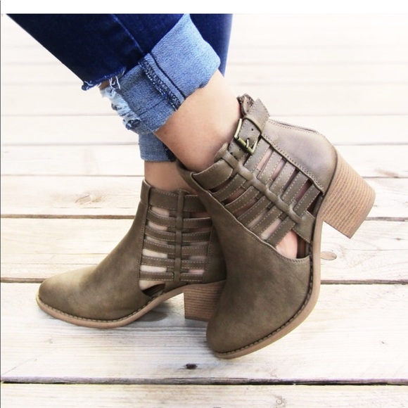 Caged Ankle Boots With Buckle - Picture 7 of 8